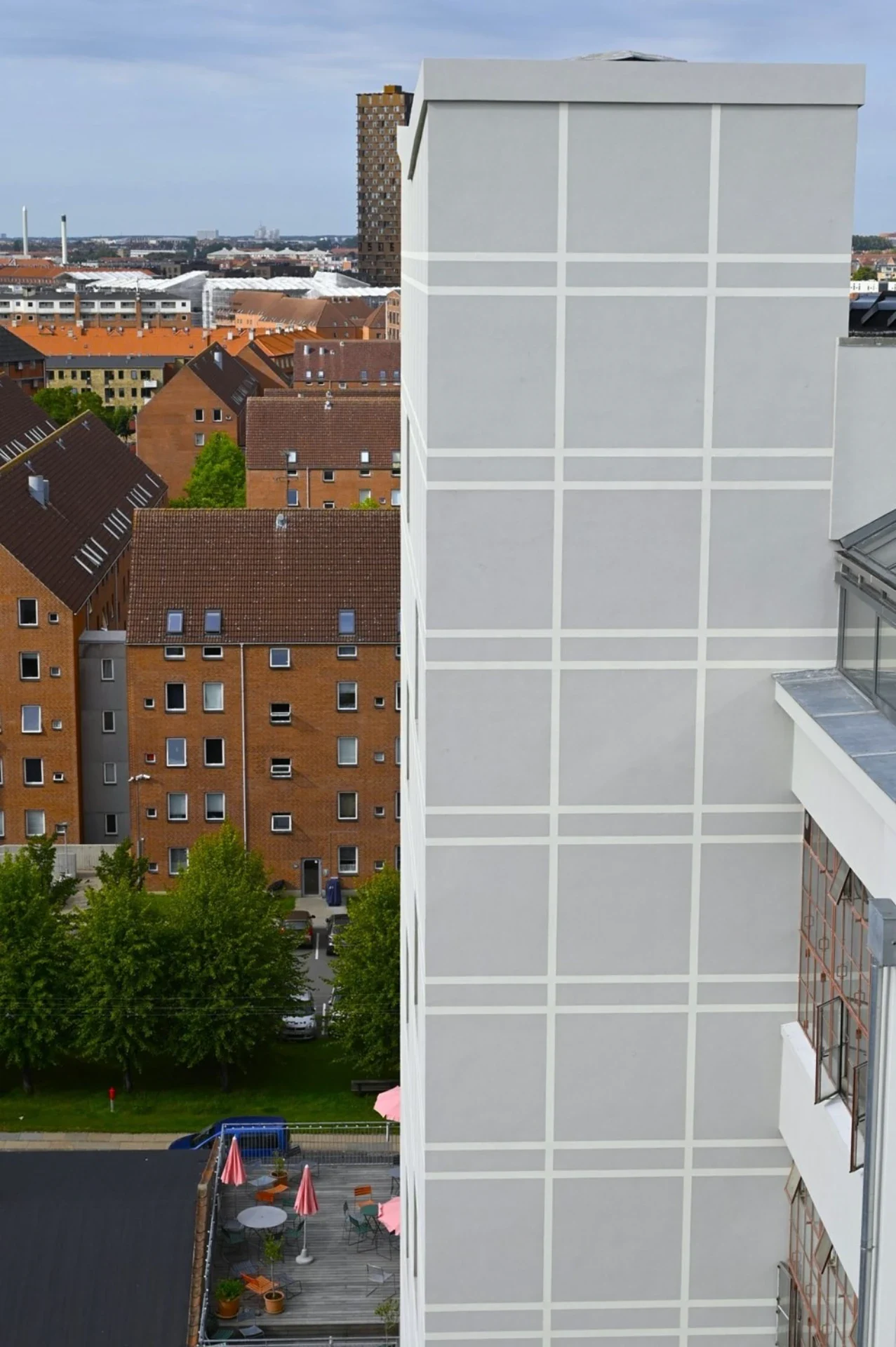 Moderne lejlighedskompleks under opførelse i København med fokus på kvalitet og design.