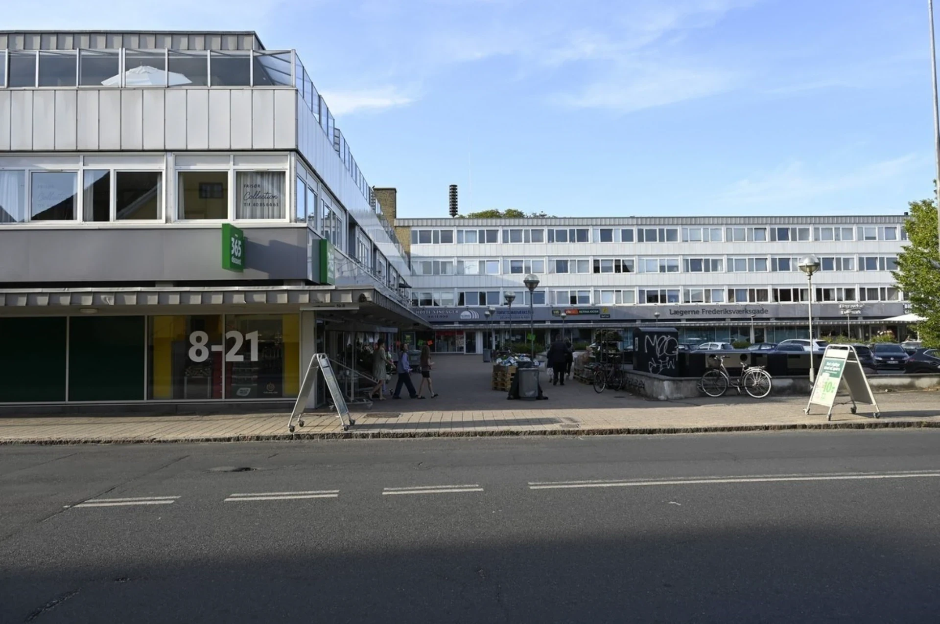 Moderne kontorbygning i centrum.